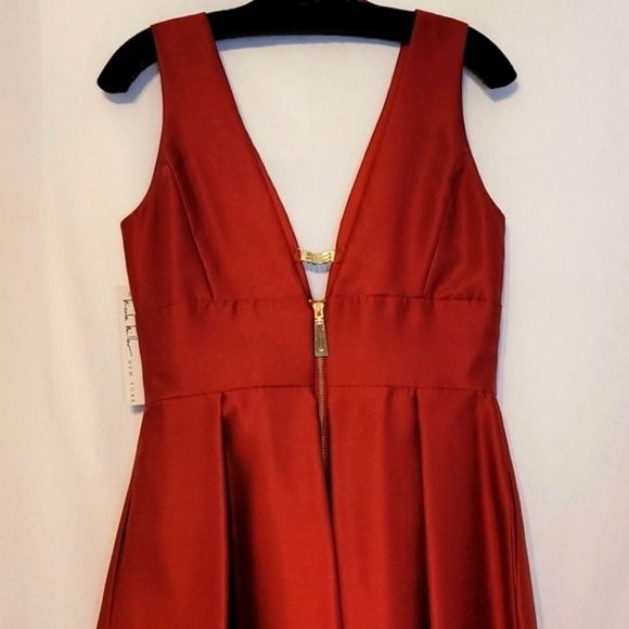 𝅺Nicole Miller Sleeveless Deep V Neck Gown - Picture 5 of 14
